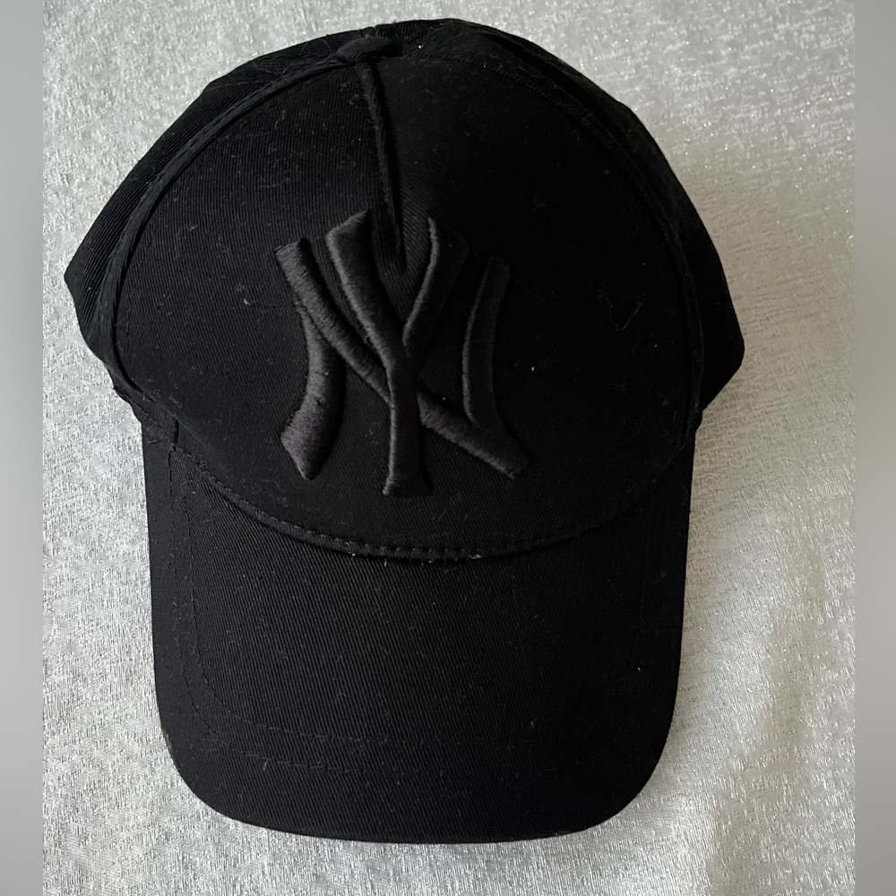 Black Yankees baseball cap